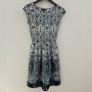 Max Edition Size S White Black Floral Paisley Knee Length Dress
